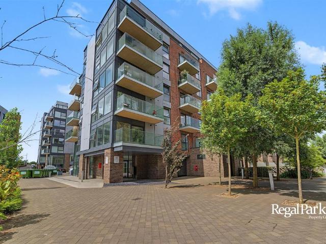East Station Road, Peterborough PE2 2 bed apartment to rent £1,275 pcm £294 pw