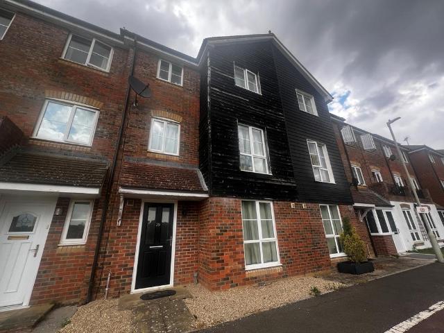 East Stour Way, Ashford, TN24 1 bed in a house share to rent £700 pcm £162 pw