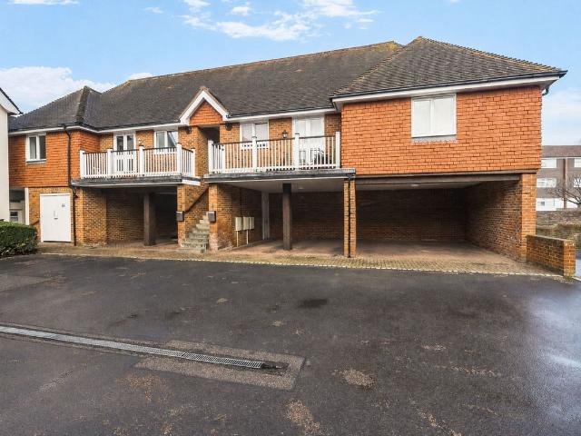 East Street, The Lyons TN9, 2 bed flat to rent, £1,700 pcm | PrimeLocation