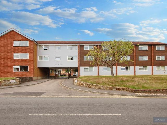 East Street, Tonbridge TN9, 2 bed maisonette to rent, £1,300 pcm | PrimeLocation