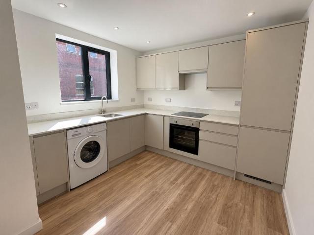 East Street, Bedminster, BS3 3 bed terraced house to rent £2,000 pcm £462 pw