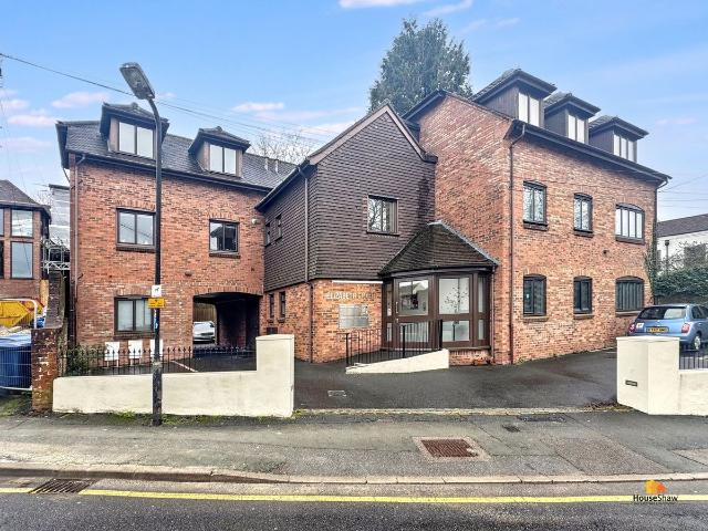 East Street, Chesham HP5, 1 bed flat to rent, £1,295 pcm | PrimeLocation