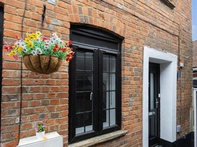 East Street, Chesham HP5, 2 bed end terrace house to rent, £1,300 pcm | PrimeLocation