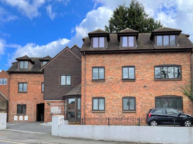 East Street, CHESHAM 2 bed flat to rent £1,600 pcm £369 pw