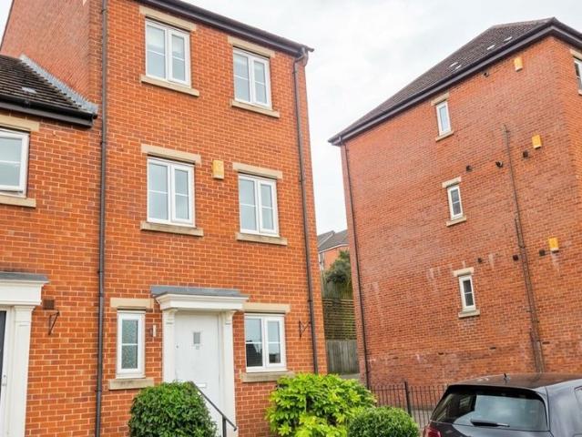 East Street, Doe Lea S44, 4 bed property to rent, £1,100 pcm | PrimeLocation
