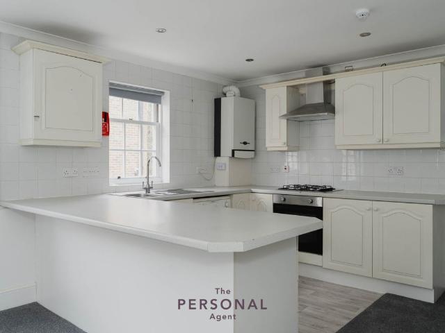 East Street, Epsom KT17, 1 bed maisonette to rent, £1,400 pcm | PrimeLocation