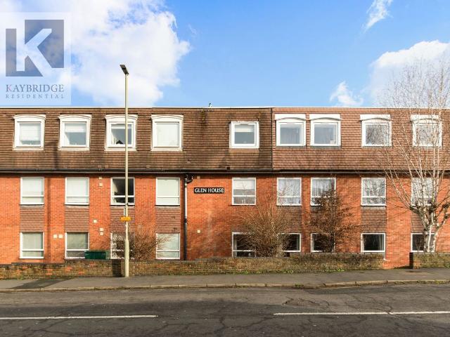 East Street, Epsom KT17, 1 bed flat to rent, £1,350 pcm | PrimeLocation