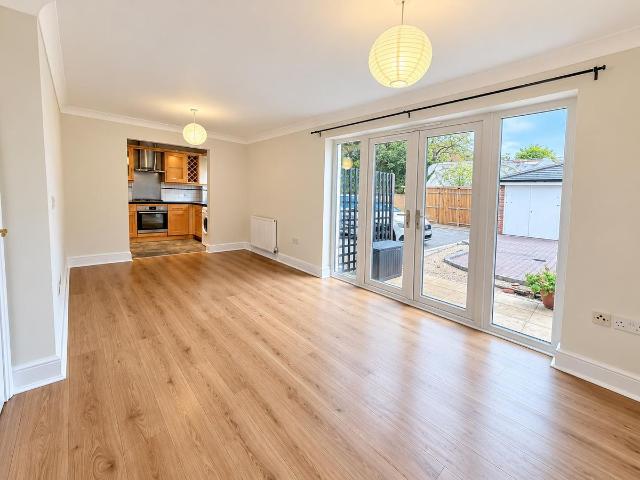 East Street, Epsom KT17, 2 bed flat to rent, £1,750 pcm | PrimeLocation