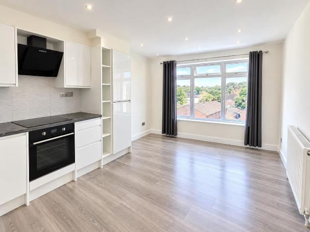 East Street, Epsom KT17, 3 bed flat to rent, £1,900 pcm | PrimeLocation