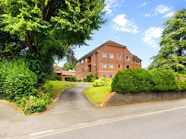 East Street, Farnham, Surrey, GU9 2 bed apartment to rent £1,450 pcm £335 pw