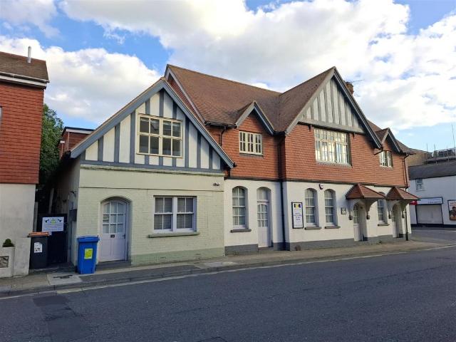 East Street, Littlehampton 2 bed apartment to rent £1,225 pcm £283 pw