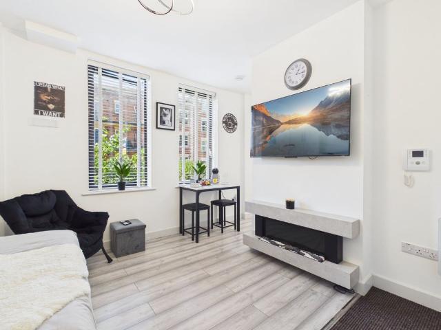 East Street, Reading, Berkshire RG1, 1 bed flat to rent, £1,100 pcm | PrimeLocation
