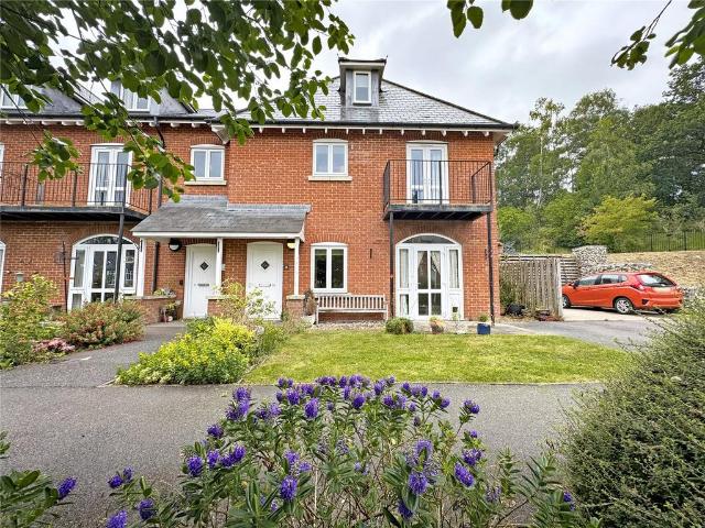 East Sussex 1 bed apartment to rent £1,500 pcm £346 pw