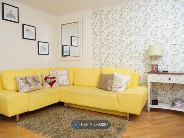 East Smithfield, London E1W, 1 bed flat to rent, £2,100 pcm | PrimeLocation