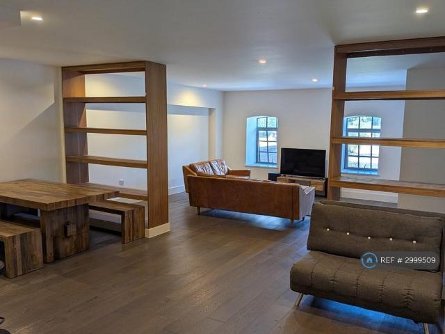 East Tucker St, Bristol, BS1 2 bed flat to rent £2,400 pcm £554 pw