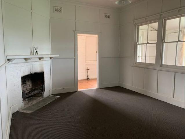 EAST TAMWORTH Four Bedroom House Close to CBD