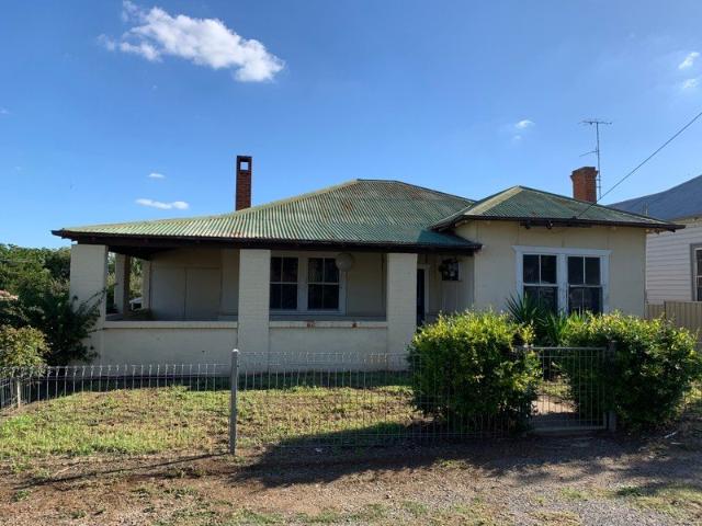 EAST TAMWORTH Four Bedroom House Close to CBD