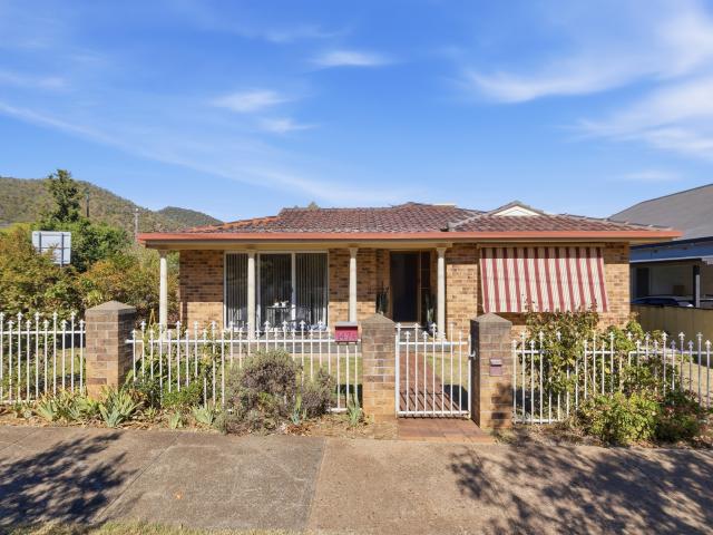 EAST TAMWORTH Lovely Three Bedroom Home