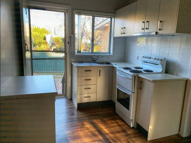 EAST TAMWORTH Two Bedroom Unit with Split System
