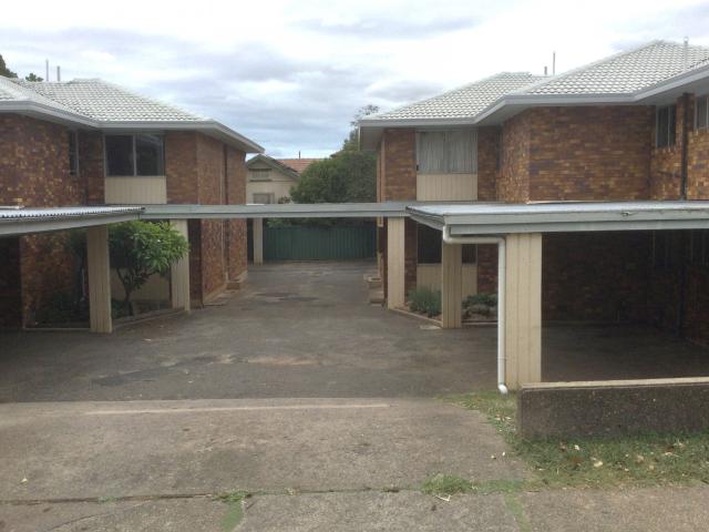 EAST TAMWORTH Unit within walking distance to Peel Street