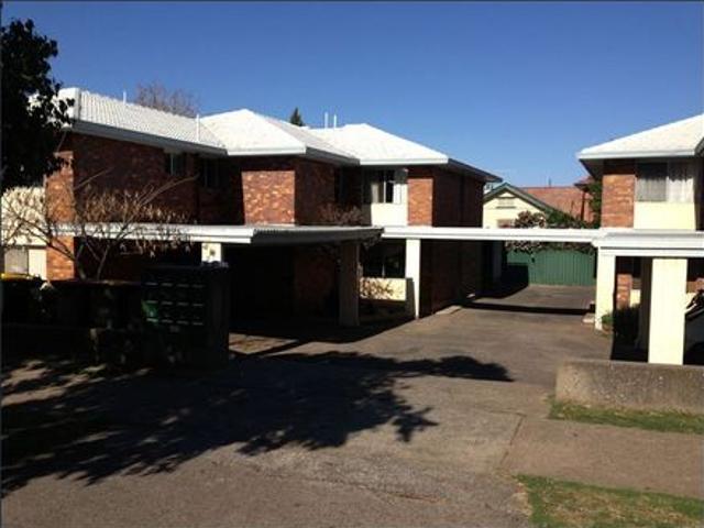 EAST TAMWORTH Unit within walking distance to Peel Street