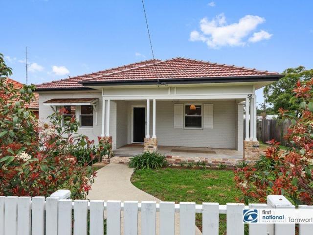 EAST TAMWORTH 2 Titles. 1,429 Sqr Mtrs. Corner Block
