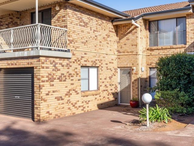 EAST TOOWOOMBA 3 BEDROOM TOWNHOUSE