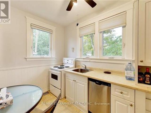 East #1 122 Forsyth Street, Sarnia, ON, N7T 6C3 house for lease | Listing ID X12892 | Royal LePage