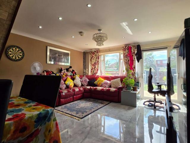 Eastcote Lane, HA2 2 bed terraced house to rent £2,300 pcm £531 pw