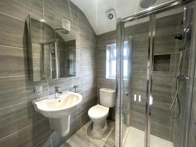 Eastcote Lane, Harrow, HA2 3 bed terraced house to rent £2,100 pcm £485 pw