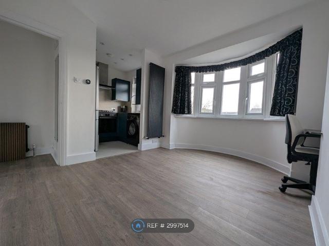 Eastcote Lane, Harrow HA2, 1 bed maisonette to rent, £1,550 pcm | PrimeLocation