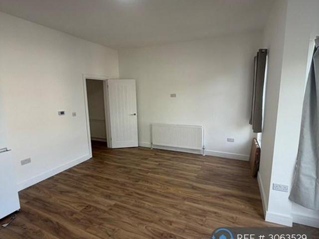 Eastcote Road, Harrow, HA2 3 bed maisonette to rent £2,250 pcm £519 pw