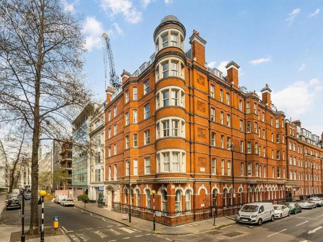 Eastcastle Street, London W1T 2 bed flat to rent £5,200 pcm £1,200 pw