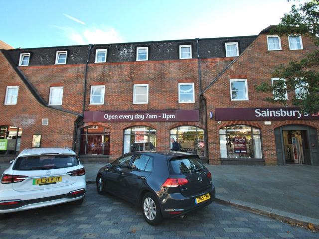 Eastcheap, Letchworth Garden City SG6, 2 bed flat to rent, £1,150 pcm | PrimeLocation