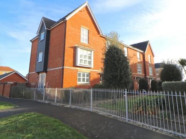 26 Caroline Way, Eastbourne BN23 4 bed terraced house to rent £1,800 pcm £415 pw