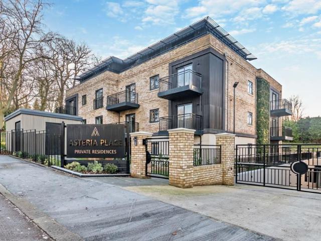 Eastbuy Avenue, Northwood HA6, 2 bed flat to rent, £2,900 pcm | PrimeLocation