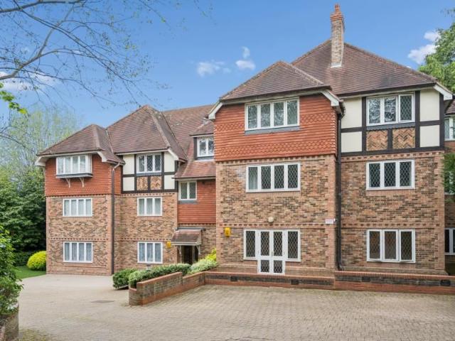 Eastbury Avenue, Northwood HA6, 2 bed flat to rent, £2,200 pcm | PrimeLocation