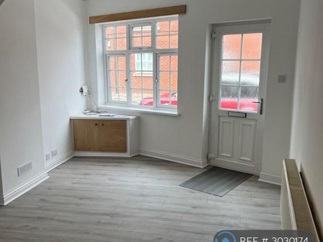 Eastgate, Hessle, HU13 2 bed terraced house to rent £700 pcm £162 pw