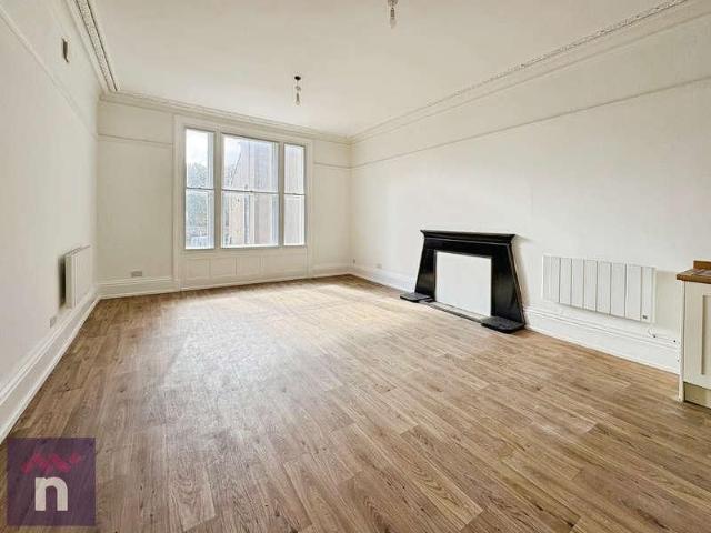 Eastgate Street, Central, Gloucester, GL1