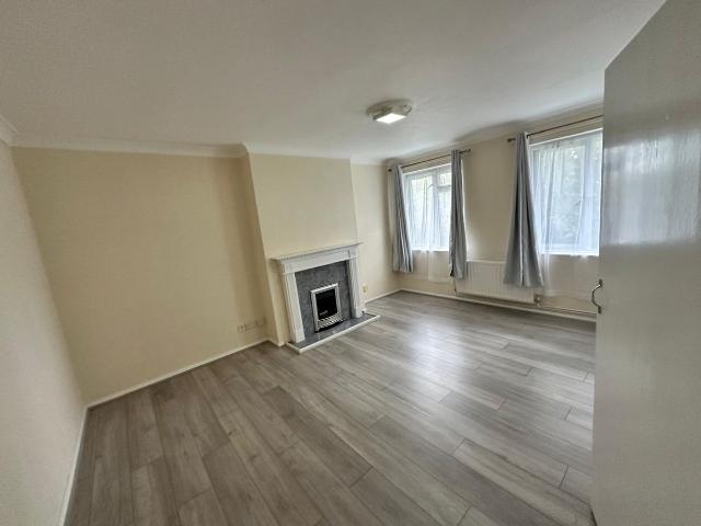 Eastern Avenue West, Chadwell Heath RM6, 2 bed flat to rent, £1,750 pcm | PrimeLocation