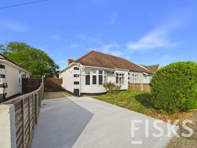 Eastern Avenue, Benfleet, SS7 2 bed semi detached bungalow to rent £1,650 pcm £381 pw