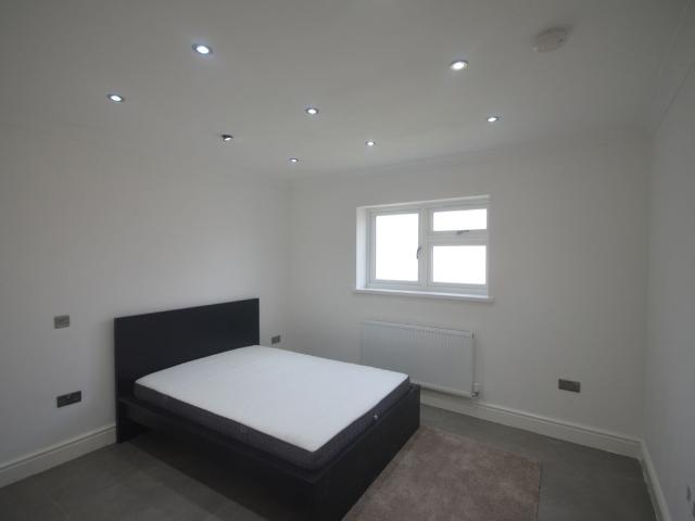 Eastern Avenue IG2, 1 bed flat to rent, £1,450 pcm | PrimeLocation
