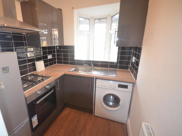 Eastern Avenue, IG2 7JD 3 bed flat to rent £2,000 pcm £462 pw