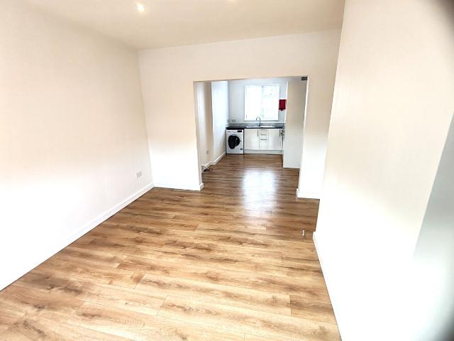 Eastern Avenue, Ilford, Essex IG2, 1 bed flat to rent, £1,450 pcm | PrimeLocation