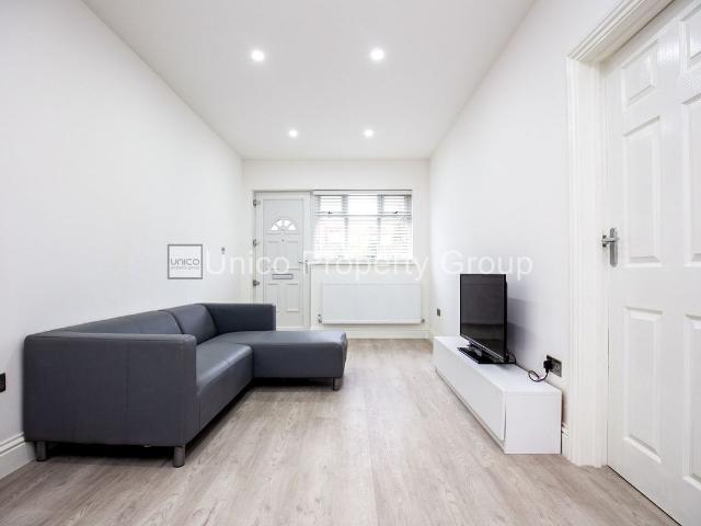 Eastern Avenue, Ilford IG2, 1 bed flat to rent, £1,500 pcm | PrimeLocation