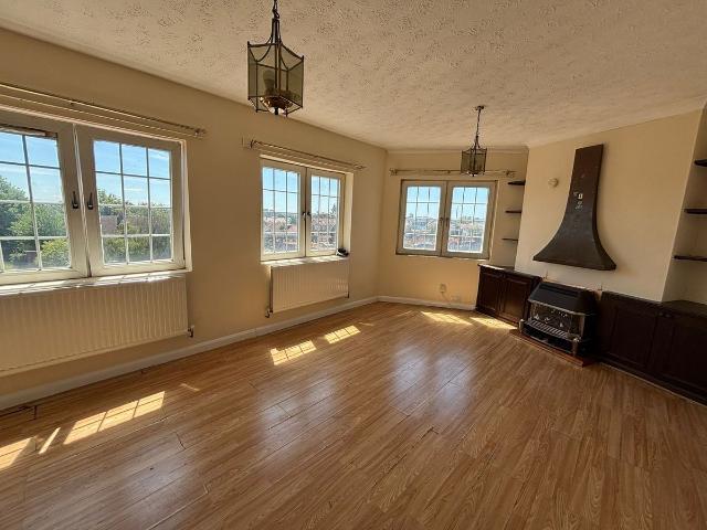 Eastern Avenue, Ilford IG2, 2 bed flat to rent, £1,850 pcm | PrimeLocation