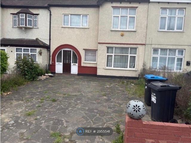 Eastern Avenue, Ilford IG2, 4 bed terraced house to rent, £3,200 pcm | PrimeLocation
