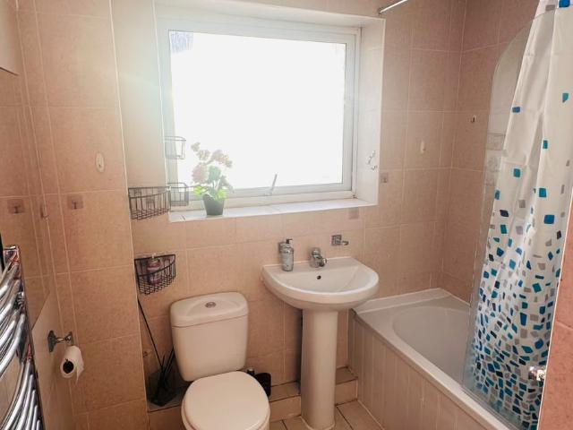 Eastern Avenue, ILFORD, IG2 7HY