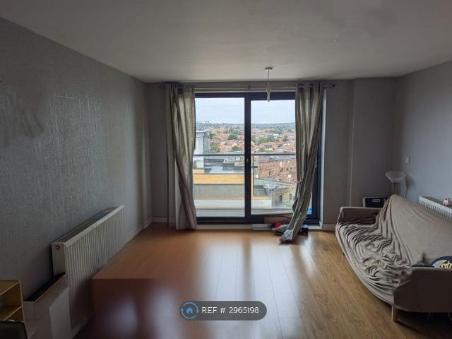 Eastern Avenue, London IG2, 2 bed flat to rent, £2,000 pcm | PrimeLocation