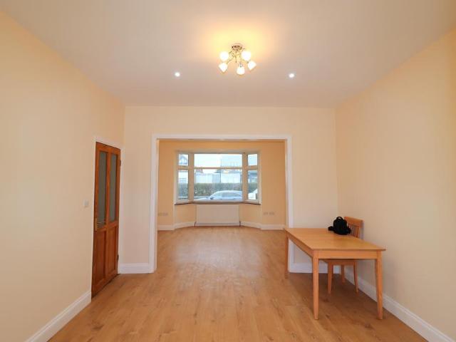 Eastern Avenue, London, IG2 6PJ, United Kingdom | 3 bed townhouse for rent #140228462 | Rentberry